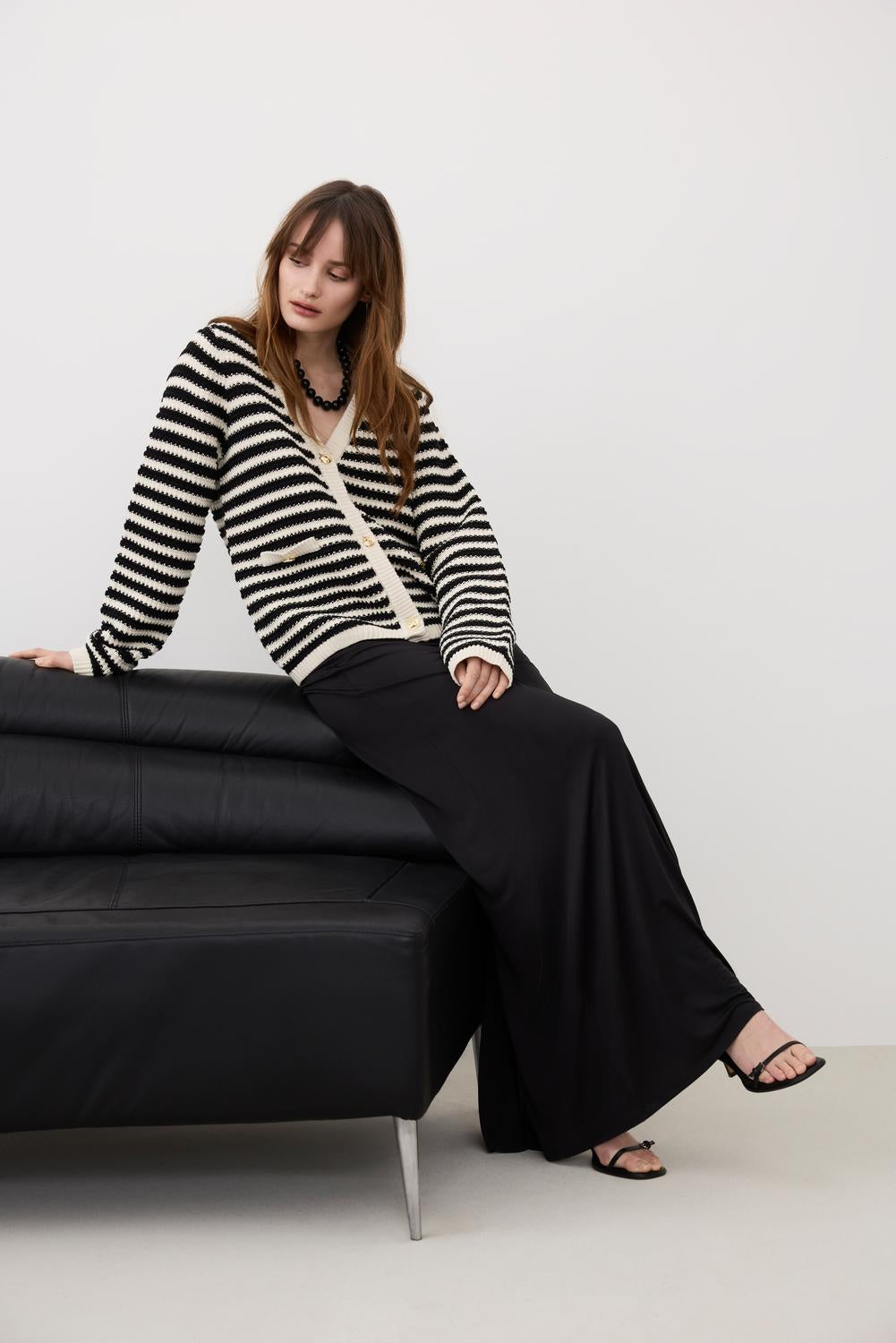 model_shot-front_full